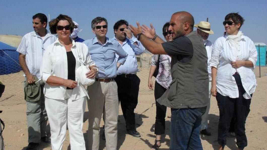 Sargentini bezoekt vluchtelingenkamp in Tunesië Sargentini bezoekt vluchtelingenkamp in Tunesië